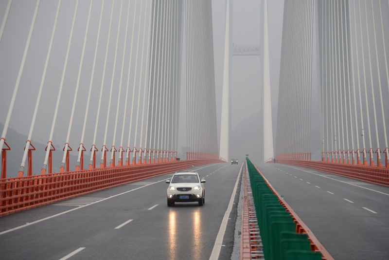 杭瑞高速北盘江大桥建成通车