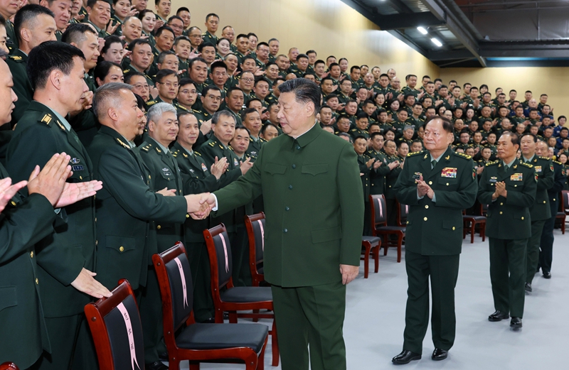 习近平视察信息支援部队(2)XxjpsgC007211_20241205_PEPFN0A001.JPG